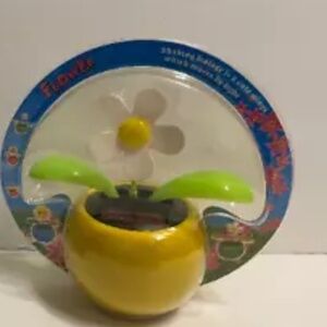 Solar powered white daisy flower. Random pot  will be send)